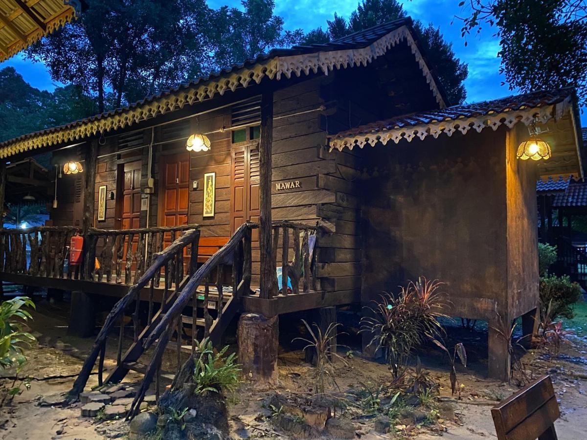 Rustic Chalet - Dahlia N Mawar At Sedim Vista Kulim Exterior foto